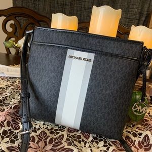 👜 MICHAEL KORS BEDFORD LOGO STRIPE CROSSBODY BAG